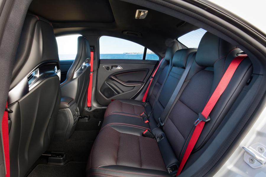 Интерьер Mercedes-AMG CLA45 4Matic 2016 года  (AU) (фото 14 из 16)
